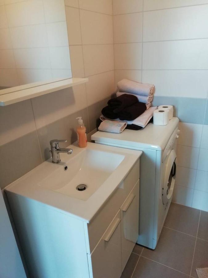 Deni09 Apartment Pomer Ngoại thất bức ảnh