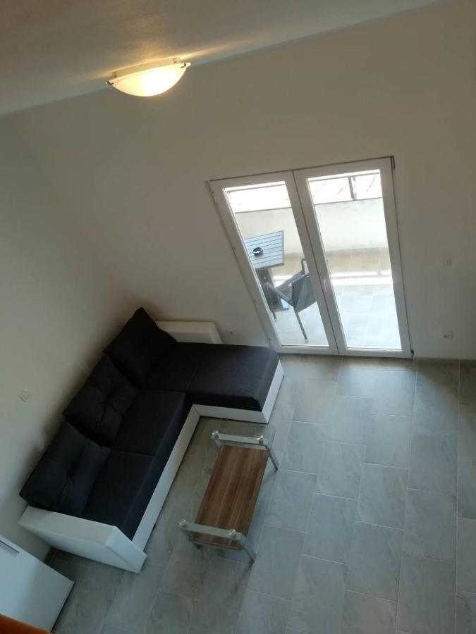 Deni09 Apartment Pomer Ngoại thất bức ảnh