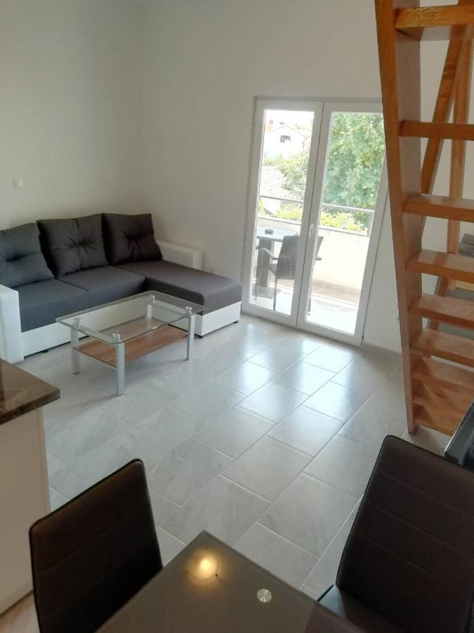 Deni09 Apartment Pomer Ngoại thất bức ảnh
