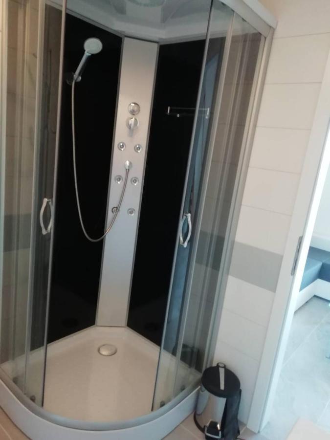 Deni09 Apartment Pomer Ngoại thất bức ảnh