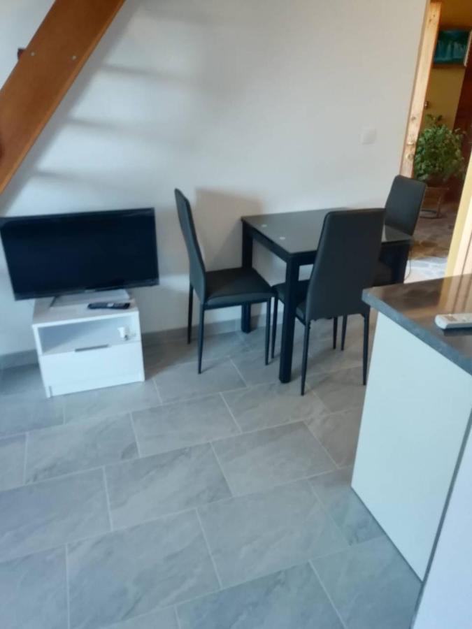 Deni09 Apartment Pomer Ngoại thất bức ảnh