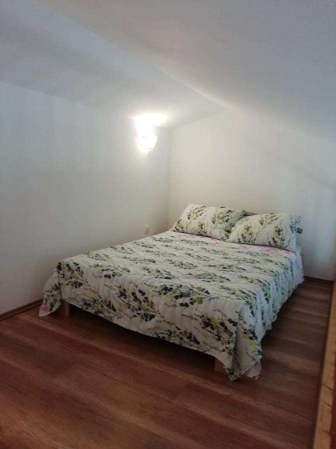 Deni09 Apartment Pomer Ngoại thất bức ảnh