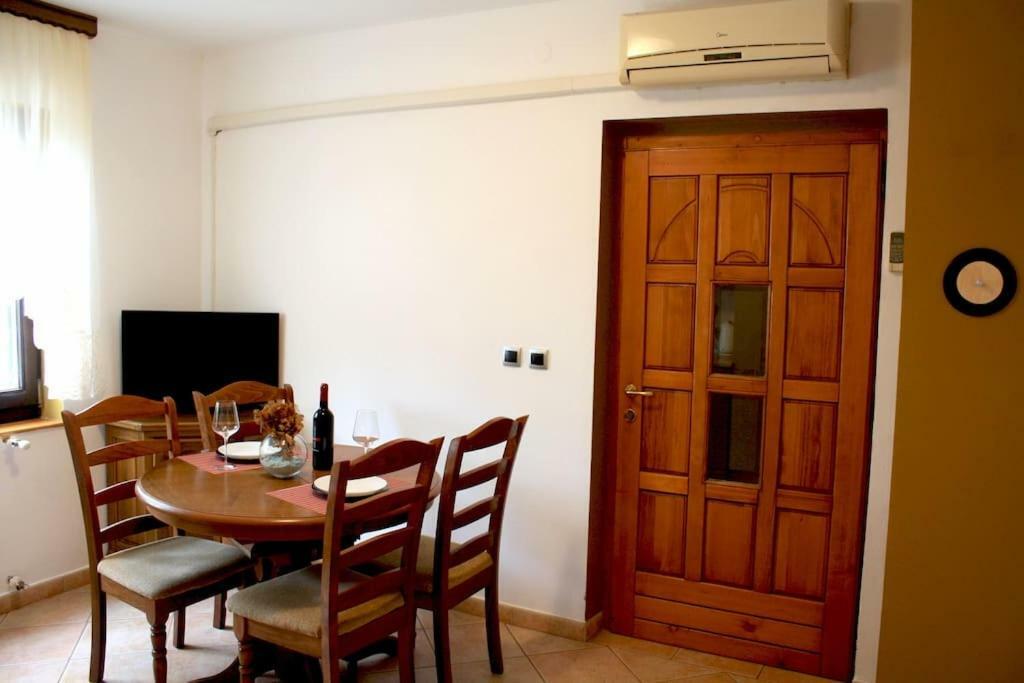 Deni09 Apartment Pomer Ngoại thất bức ảnh