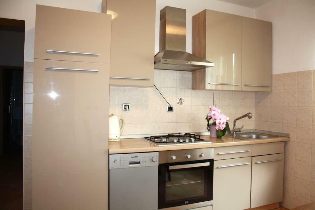 Deni09 Apartment Pomer Ngoại thất bức ảnh