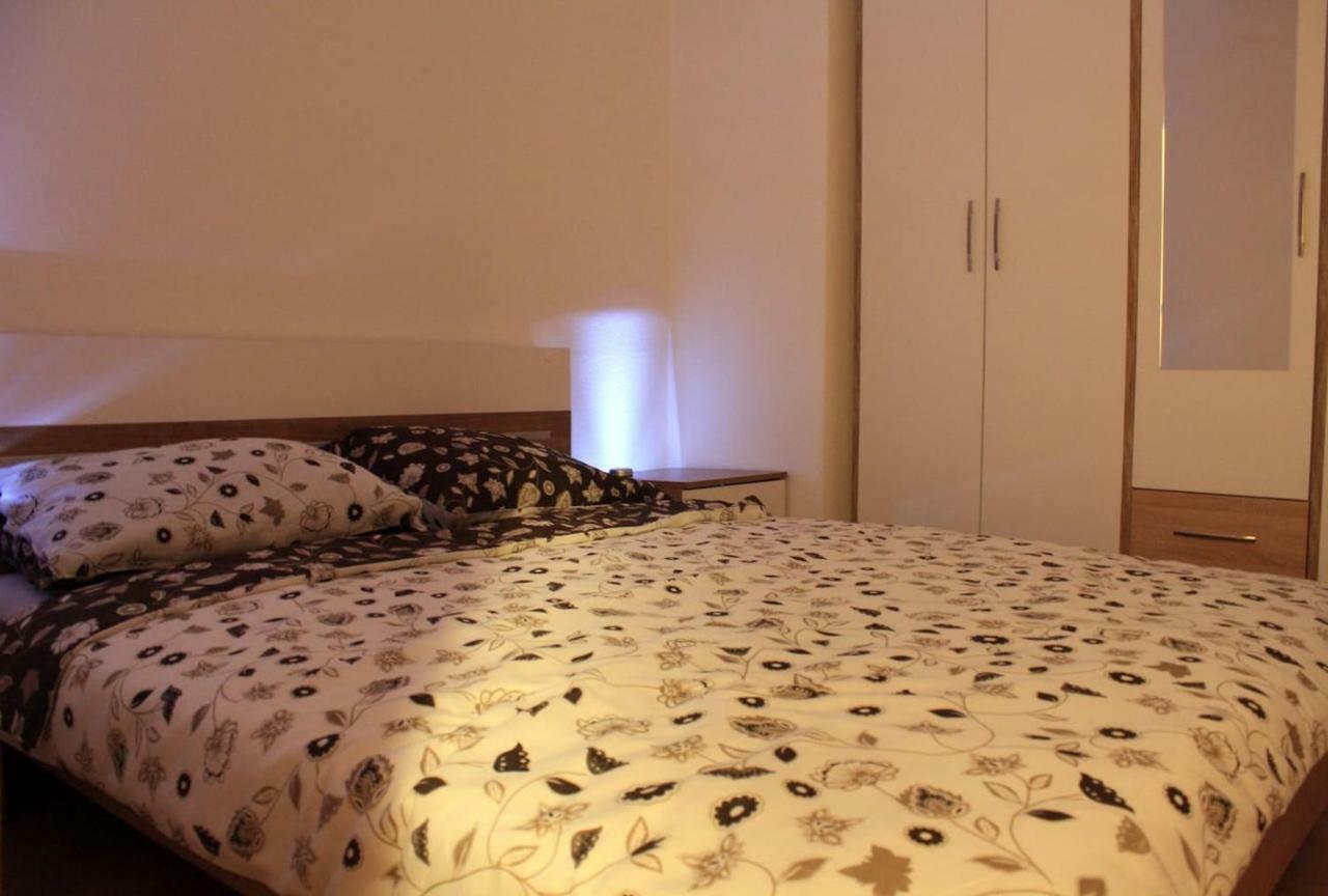 Deni09 Apartment Pomer Ngoại thất bức ảnh